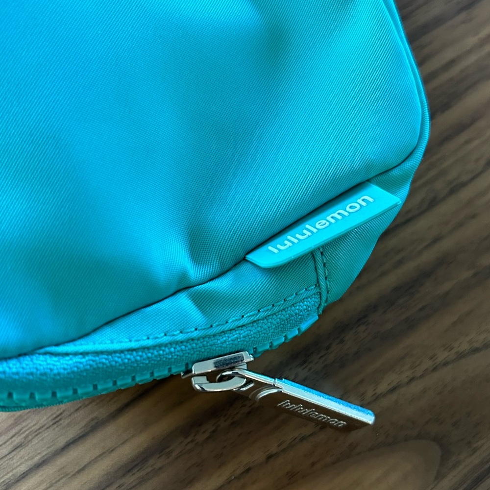 LULULEMON EVERYWHERE CROSSBODY BELT BAG EUC - Picture 8 of 9